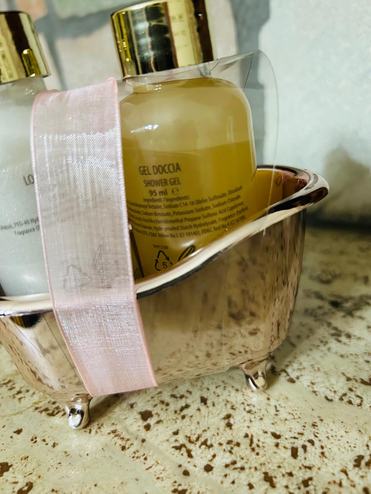 Set Regalo Vaschetta Oro – Cofanetto Cura Corpo Miele & Pera (Gel Doccia 95ml + Lozione Corpo 95ml)