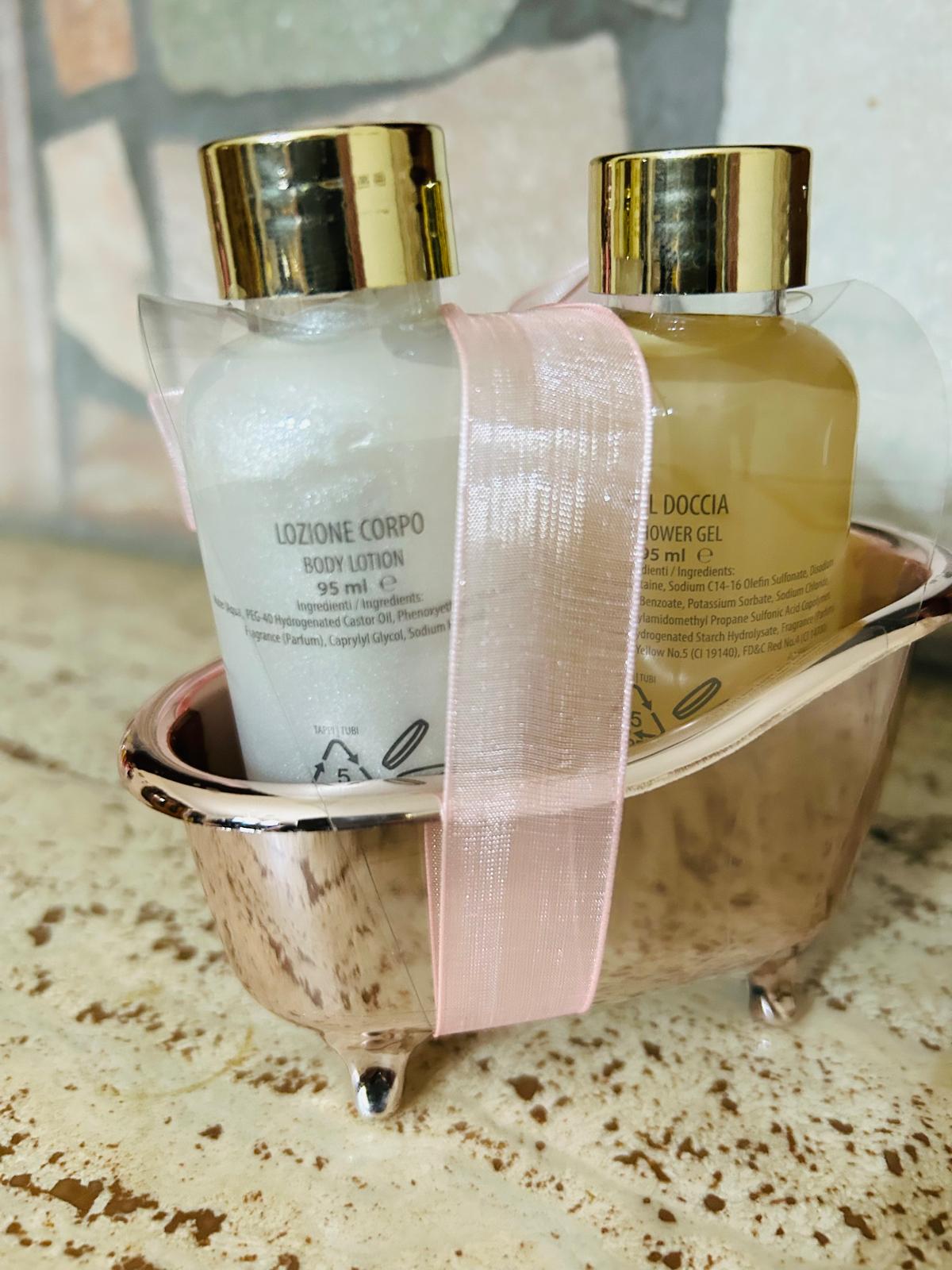 Set Regalo Vaschetta Oro – Cofanetto Cura Corpo Miele & Pera (Gel Doccia 95ml + Lozione Corpo 95ml)