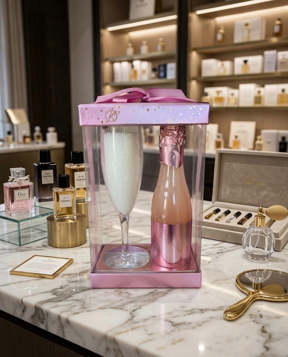 Set Regalo Doccia Eleganza Rose Cloud – Bagnoschiuma 260ml e Perle da Bagno in Confezione a Bottiglia di Champagne con Calice